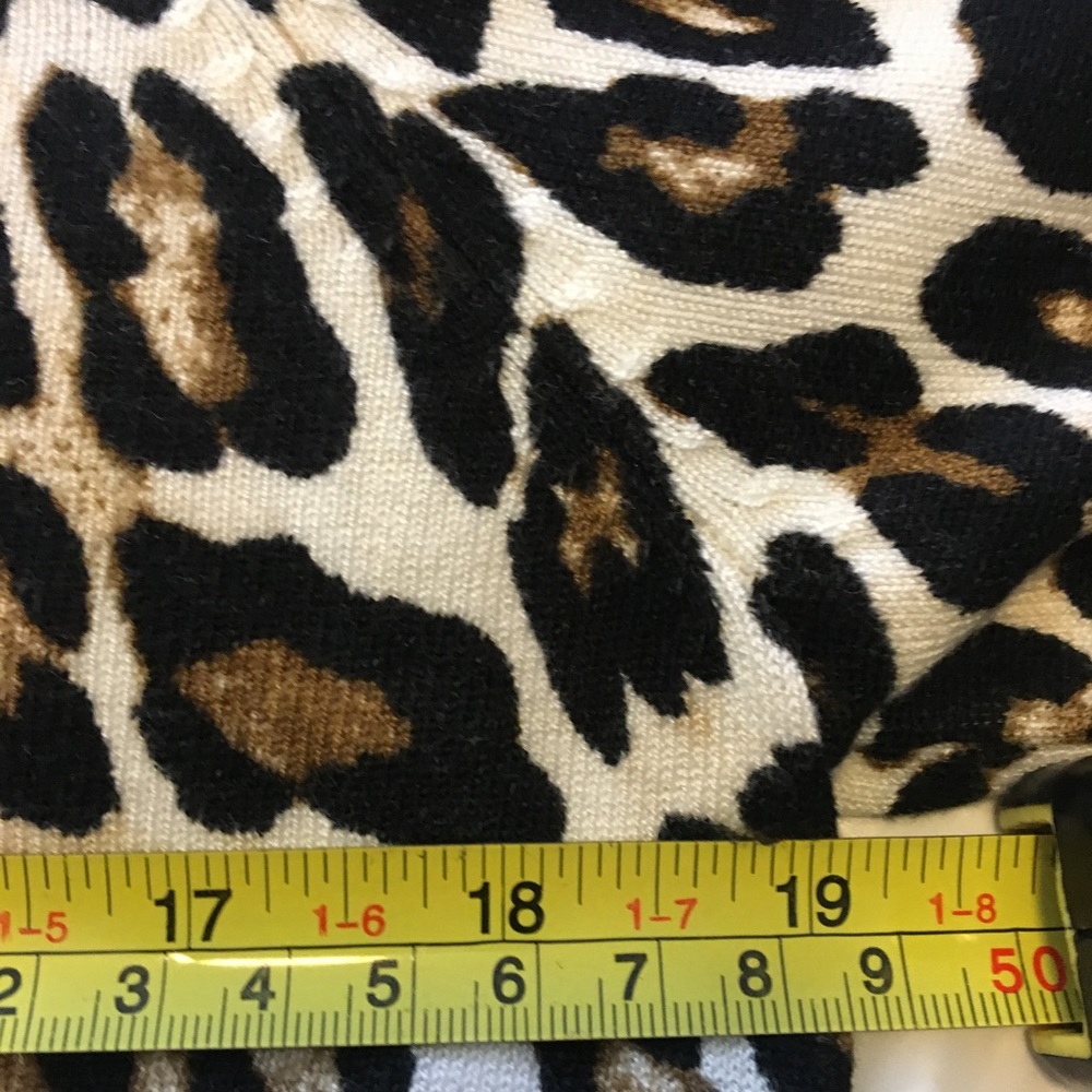 Leopard Print Crewneck Top - Picture 4 of 5